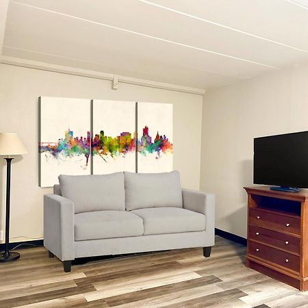 Tulsa Square Hotel Central, I-44 By Oyo Екстер'єр фото