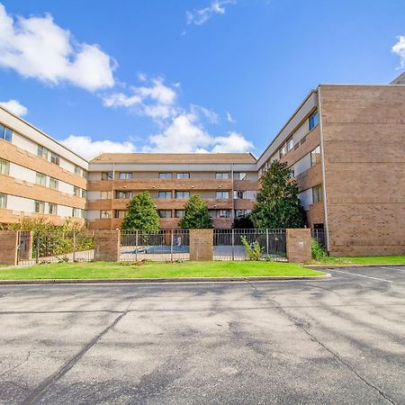 Tulsa Square Hotel Central, I-44 By Oyo Екстер'єр фото