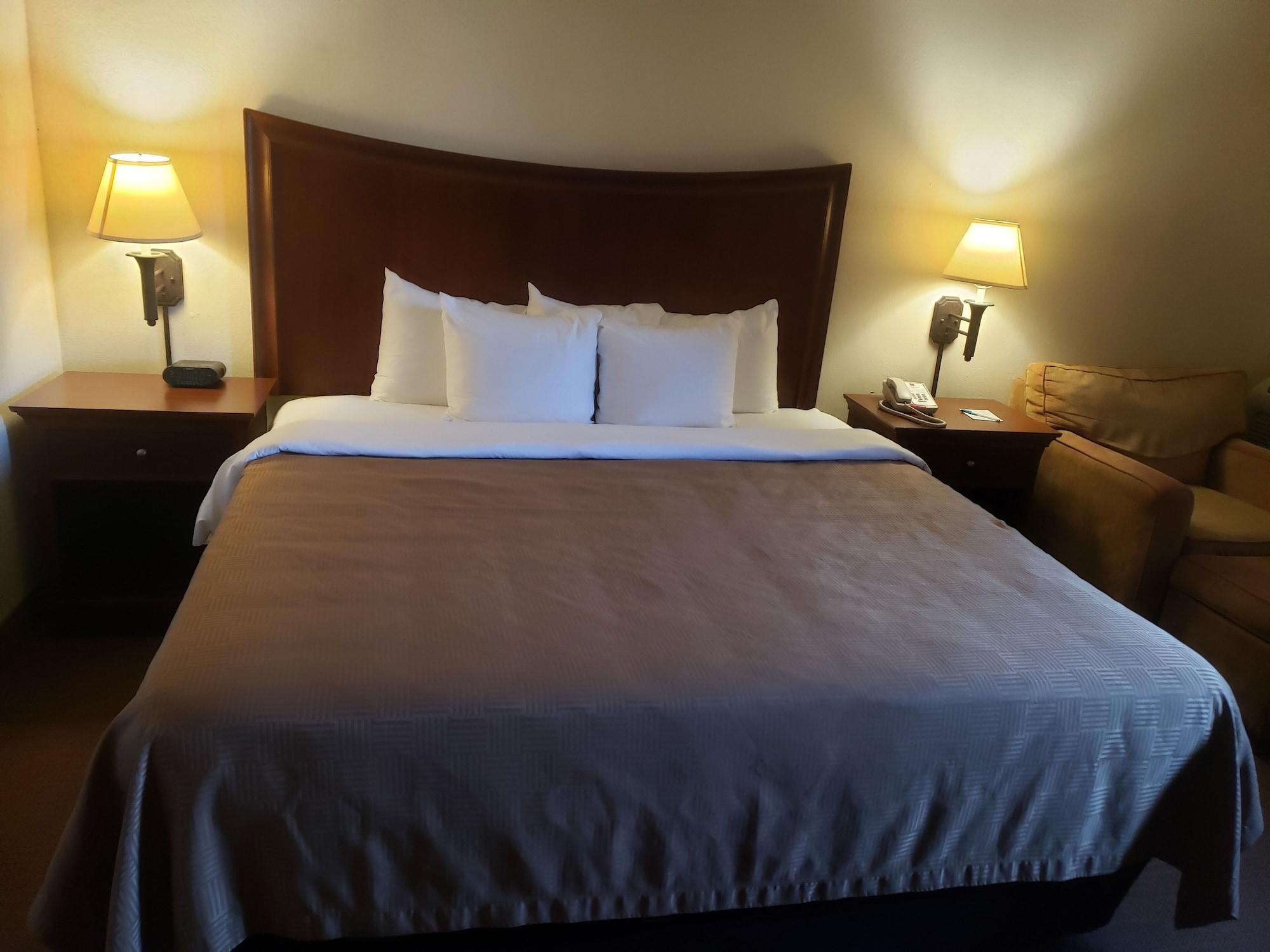 Tulsa Square Hotel Central, I-44 By Oyo Екстер'єр фото