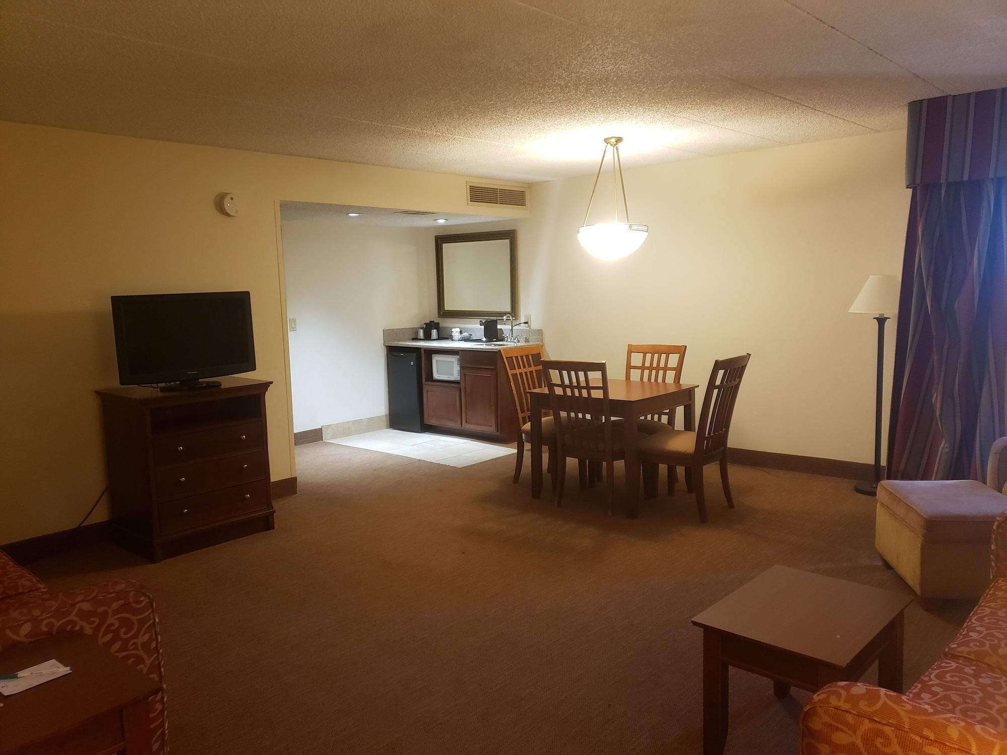 Tulsa Square Hotel Central, I-44 By Oyo Екстер'єр фото