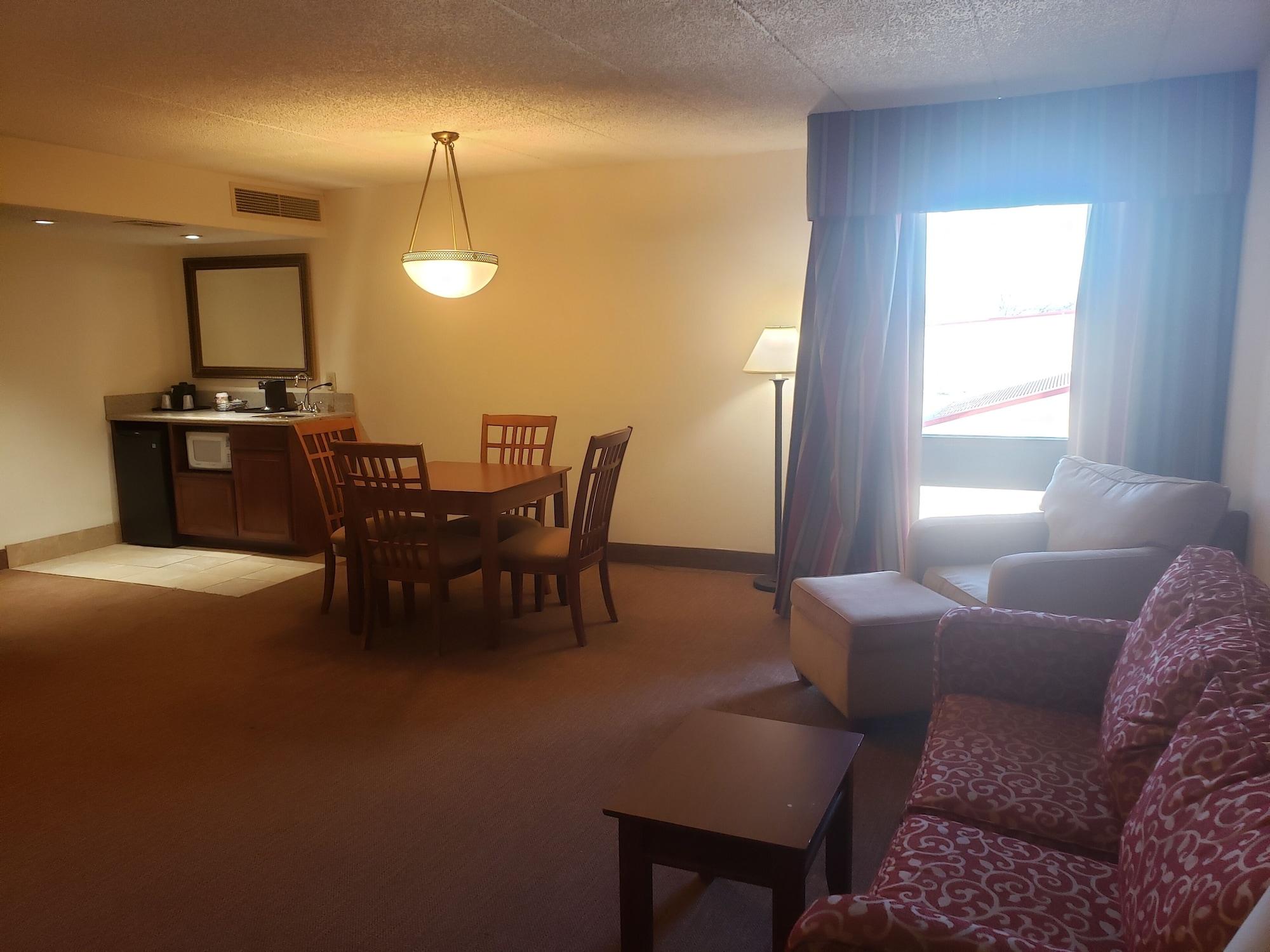 Tulsa Square Hotel Central, I-44 By Oyo Екстер'єр фото
