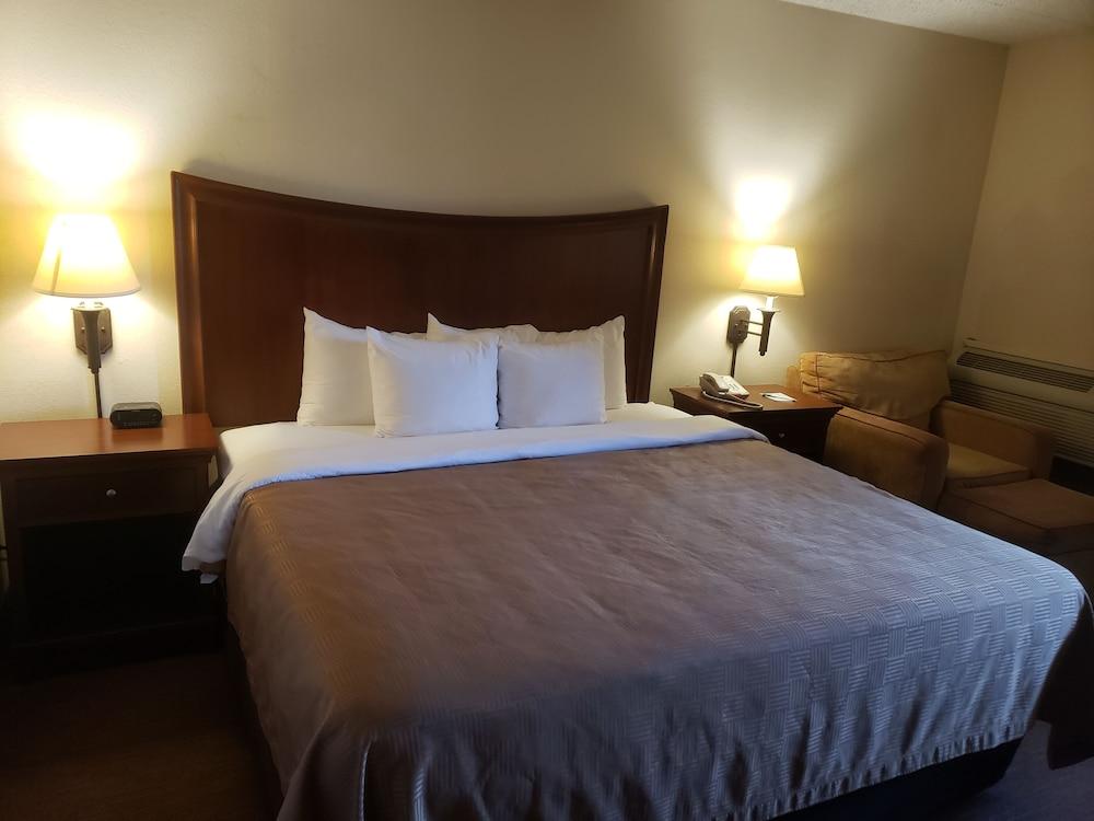 Tulsa Square Hotel Central, I-44 By Oyo Екстер'єр фото