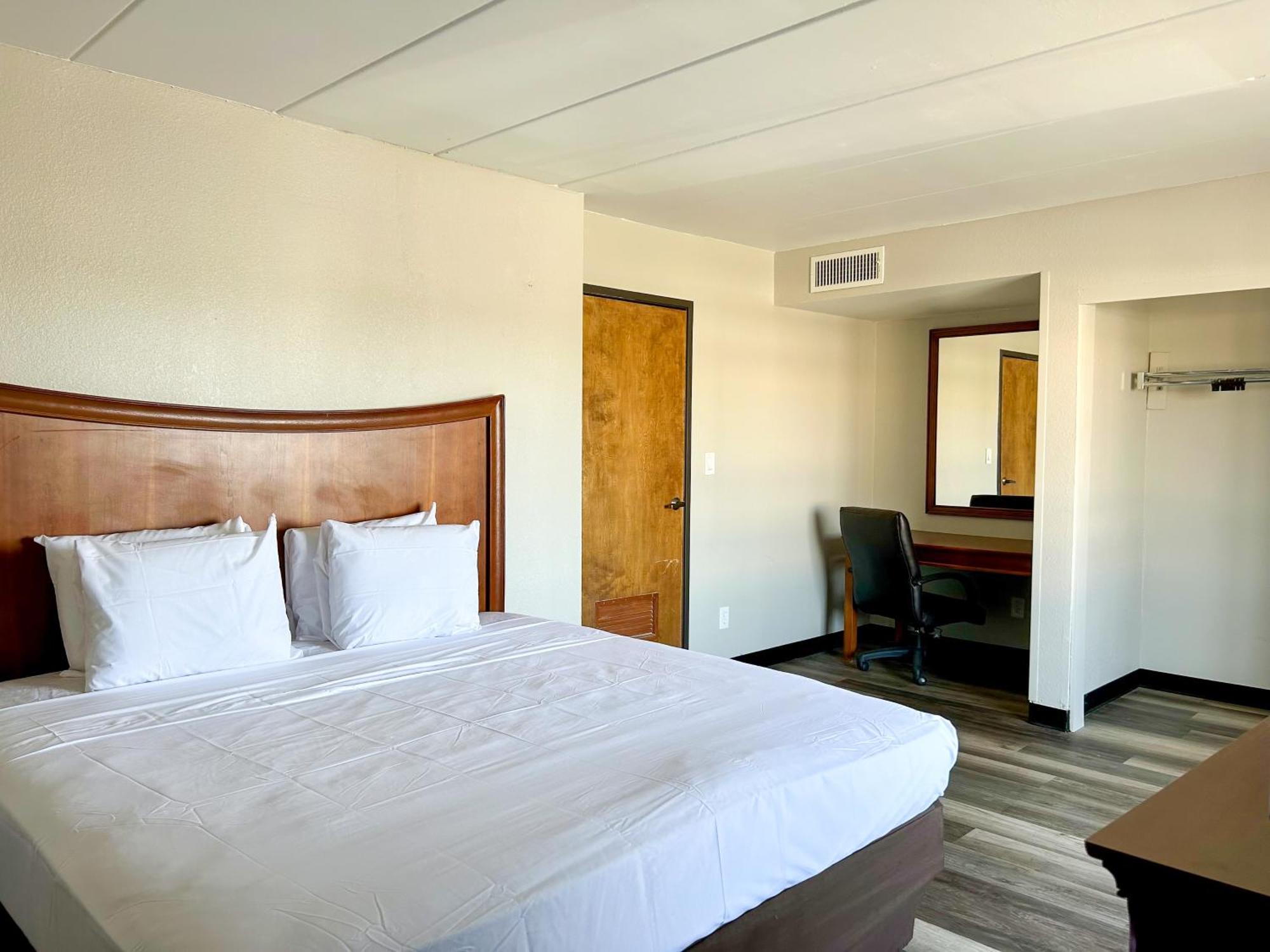 Tulsa Square Hotel Central, I-44 By Oyo Екстер'єр фото
