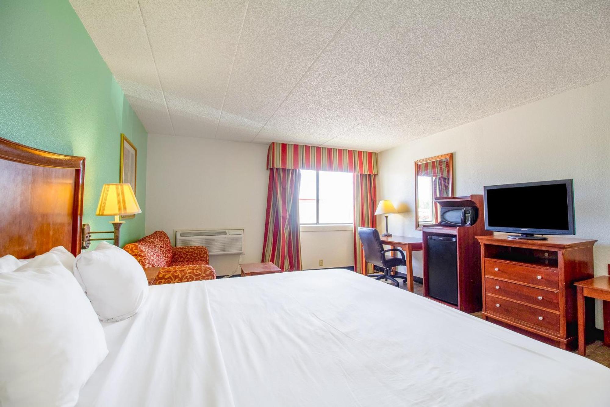 Tulsa Square Hotel Central, I-44 By Oyo Екстер'єр фото