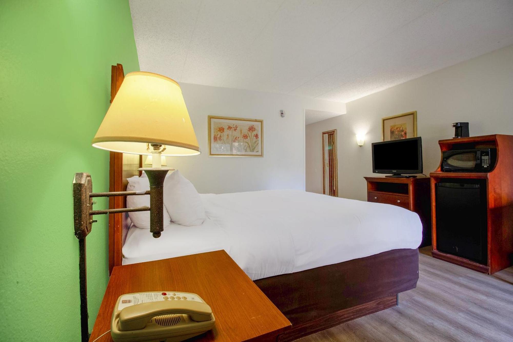 Tulsa Square Hotel Central, I-44 By Oyo Екстер'єр фото