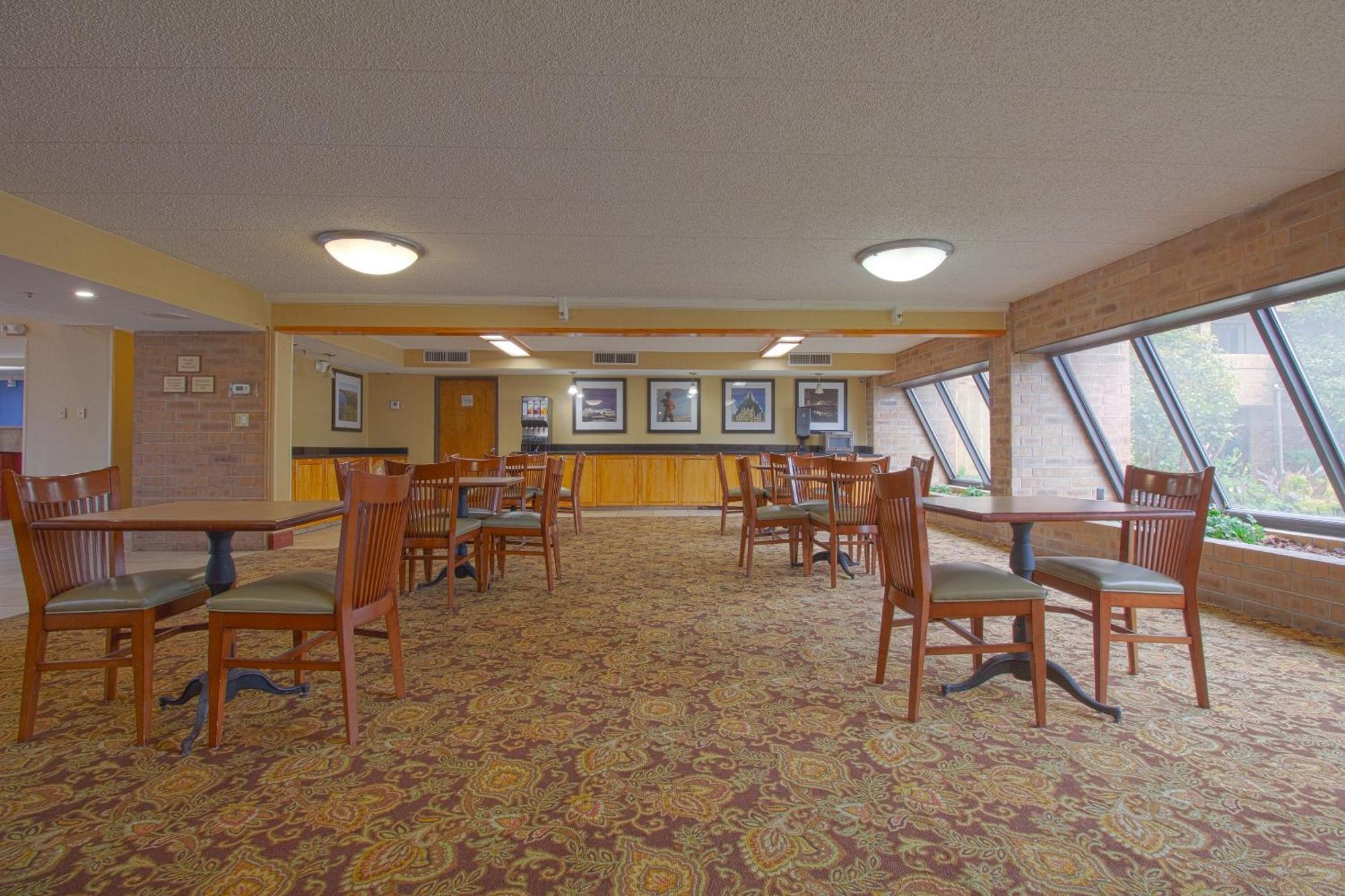 Tulsa Square Hotel Central, I-44 By Oyo Екстер'єр фото