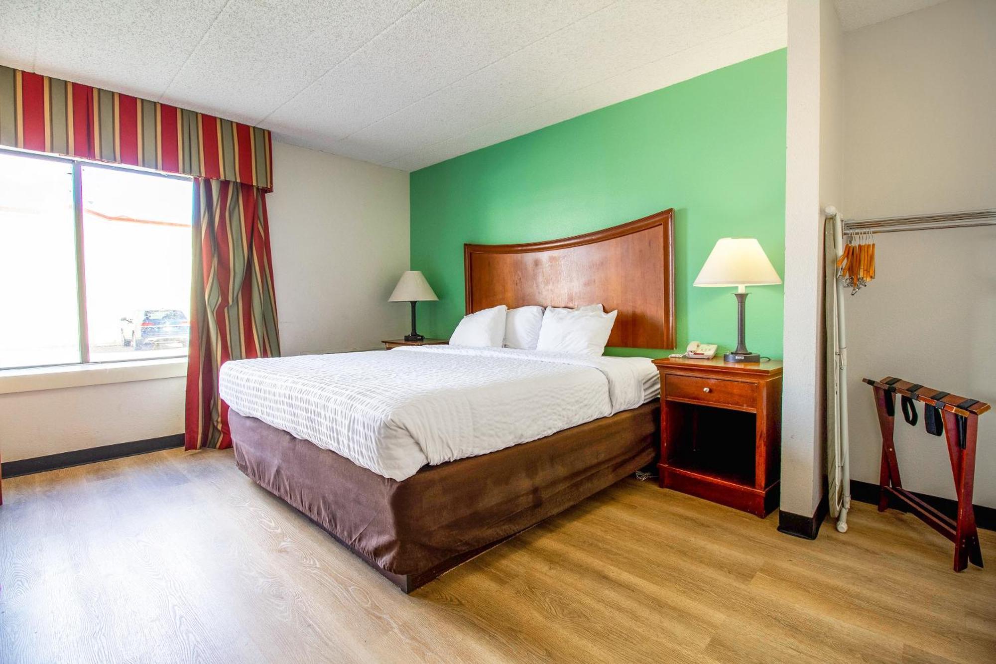 Tulsa Square Hotel Central, I-44 By Oyo Екстер'єр фото