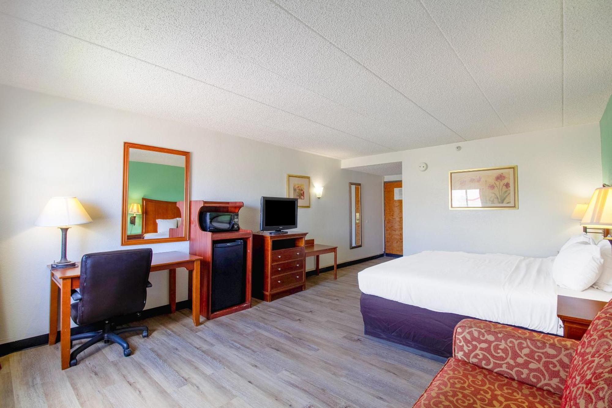 Tulsa Square Hotel Central, I-44 By Oyo Екстер'єр фото